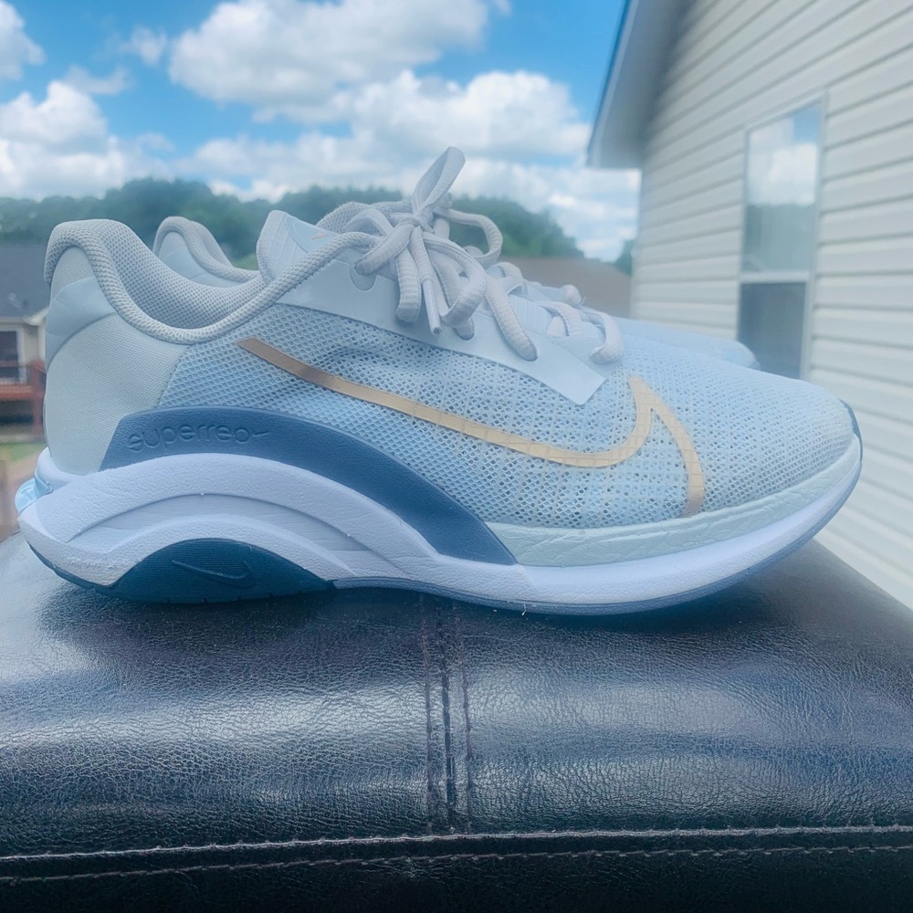 Preowned: Nike Women's Sky Blue and Gold Athletic Shoes CK9406-049 SZ 7 women